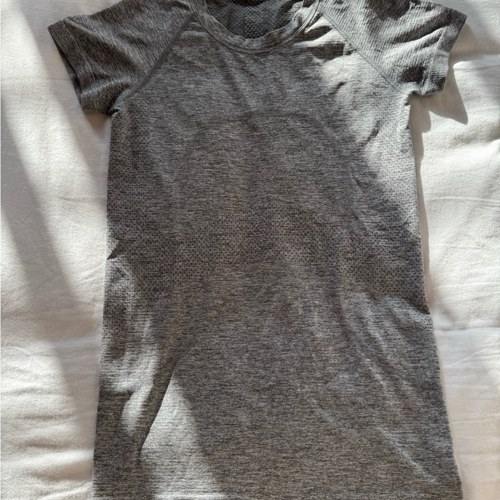LuluLemon Gray Short Sleeve T-Shirt